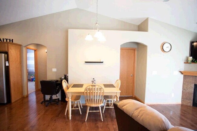 Foto del edificio - Beautiful 3 bedroom, 2 bath duplex in North Liberty