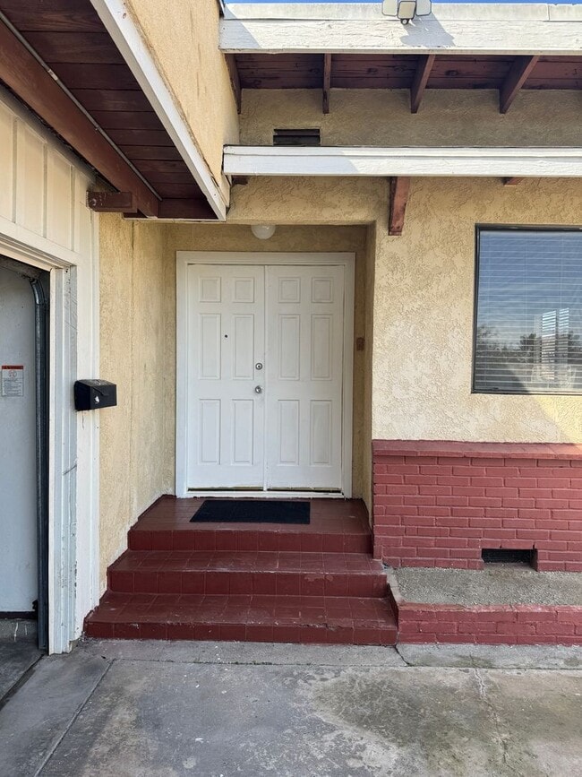 Building Photo - 13607 Charlemagne Ave