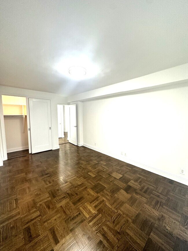 Building Photo - 227 E 57th St