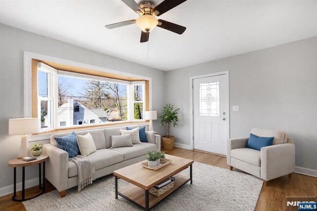 Building Photo - 83 Chestnut Hill Dr W