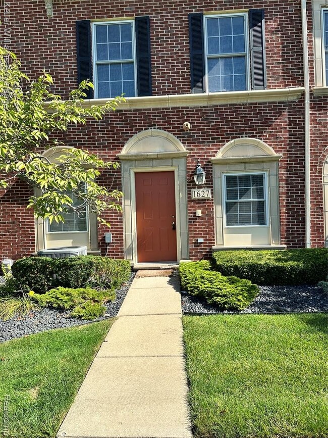 Foto del edificio - 1627 E Lakeview Ln