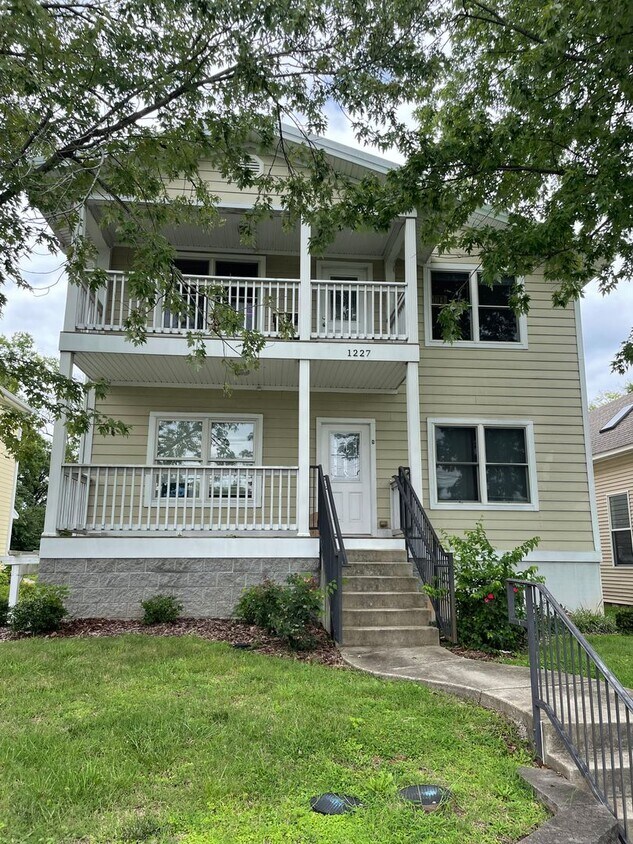 Primary Photo - 1227 High Street