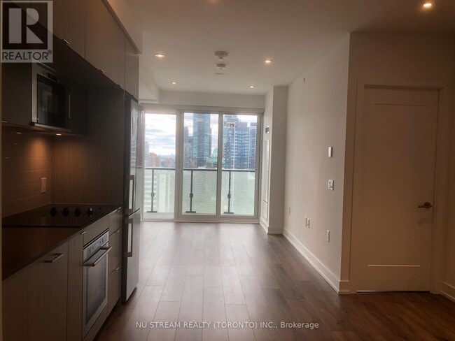 Photo du bâtiment - 575-2575 Bloor St E