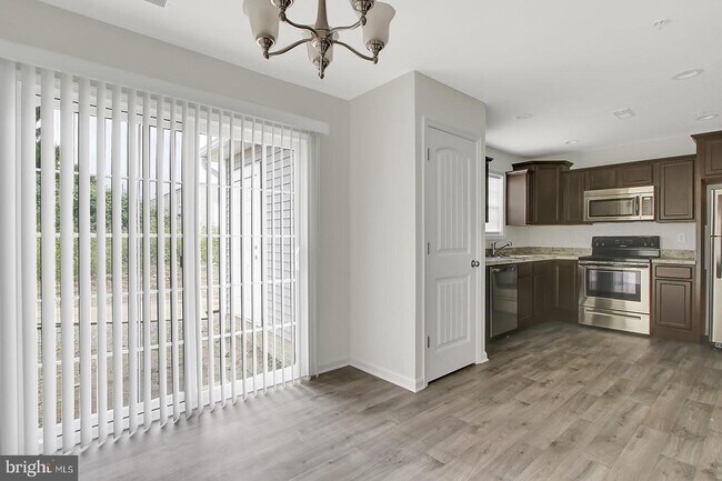 Building Photo - 220 Beechwood Way