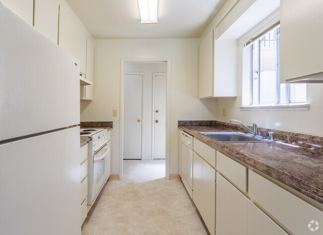 1 Bed 1 Bath Kitchen - Royal Ambassador Apartments