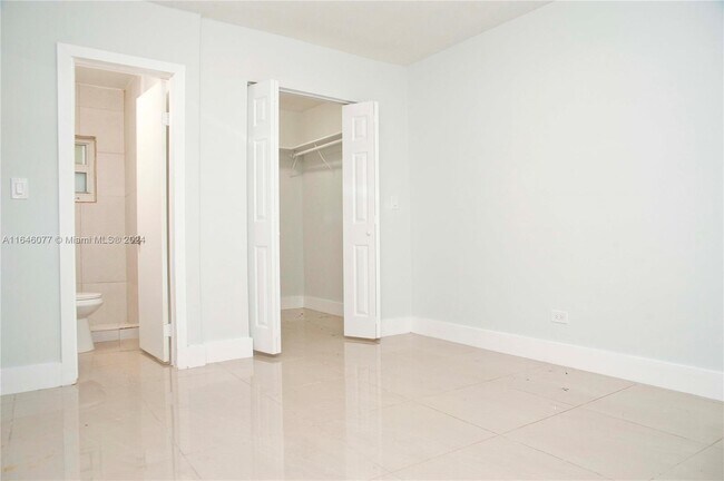 Foto del edificio - 12322 NE 6th Ave