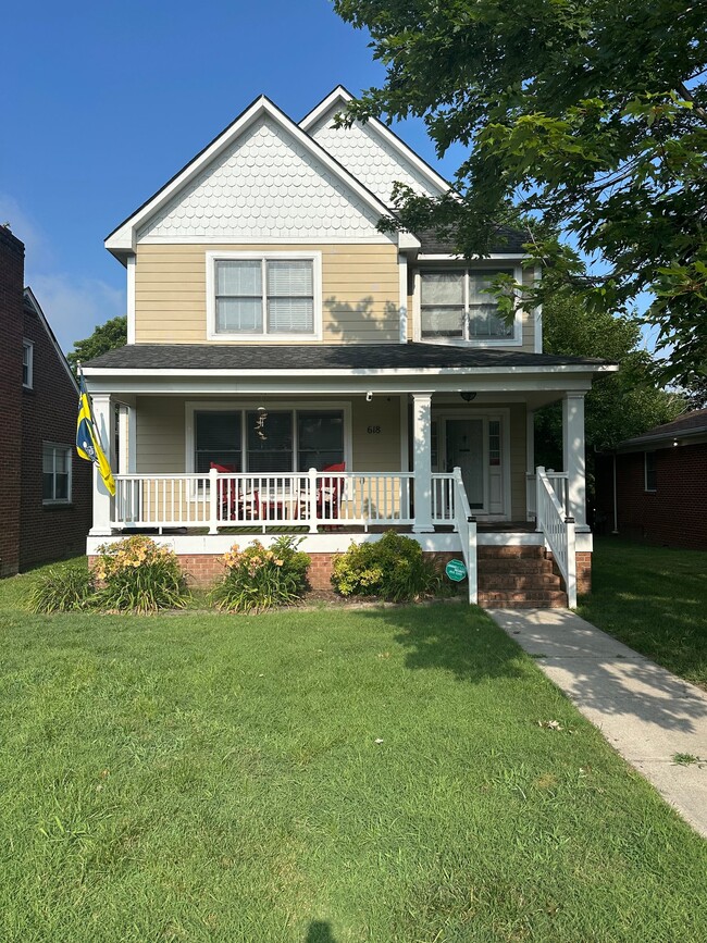 Building Photo - 618 Mt Vernon Ave