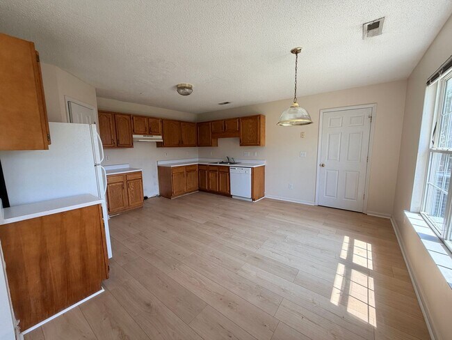 Building Photo - 908 Mourning Dove Pl