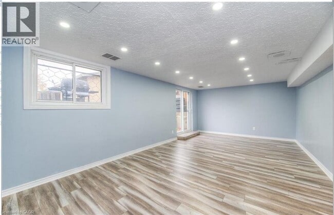 Building Photo - 118 Mercer Rd