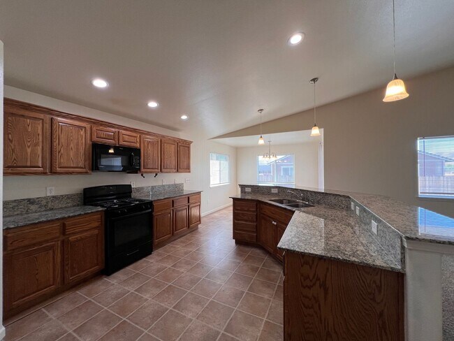 Building Photo - Newer 3-bedroom Fernley home in Donner Trails