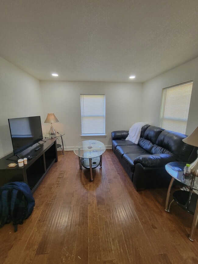 Foto del edificio - 501 E Hereford Ave