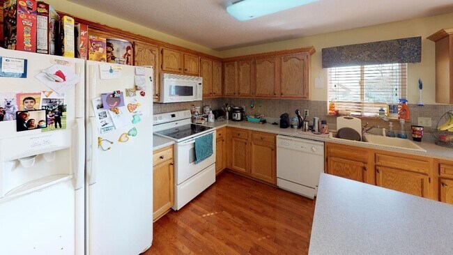 Building Photo - 3 Bedroom Single Family House- Available A...