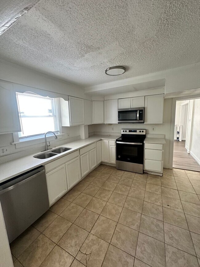 Foto del edificio - Single Family Home Available Almost Immediately!