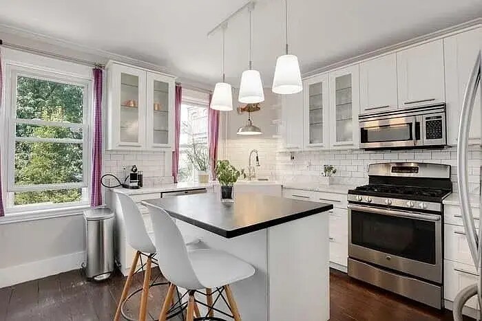 Primary Photo - 13 Greenwich St