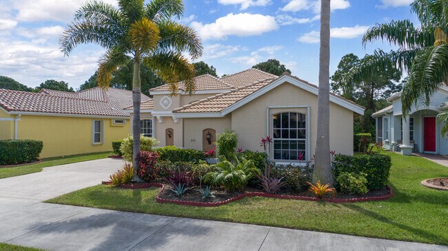 Building Photo - 665 SW Lake Charles Cir