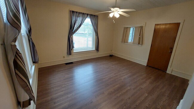 New Floooring, Plenty of Light. - 605 W Fountain St