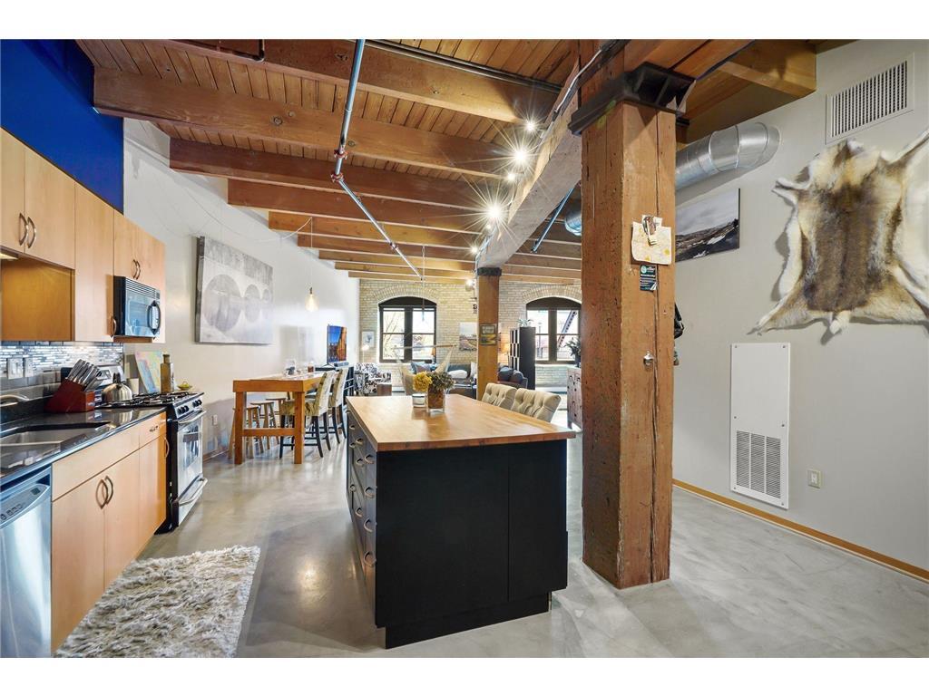 Primary Photo - 404 N Washington Ave