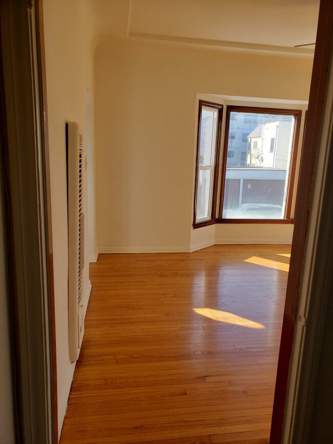 Building Photo - 8619 Cashio St
