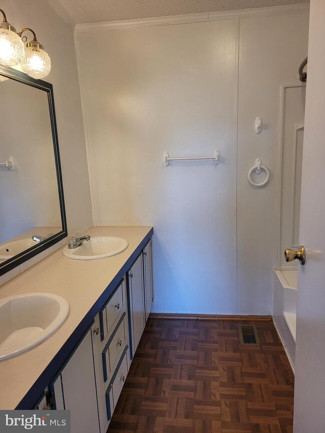 Foto del edificio - 44354 Forest Landing Rd