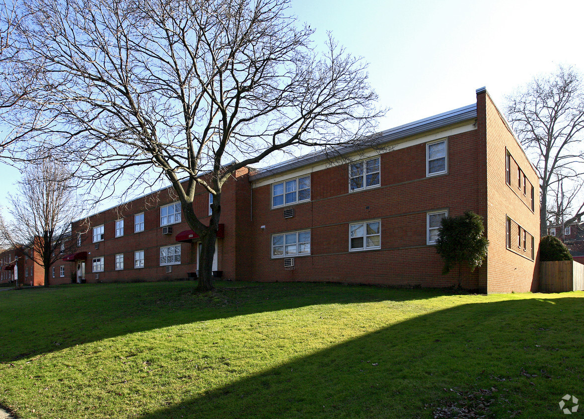 Foto principal - 2660-2672 Euclid Heights Blvd
