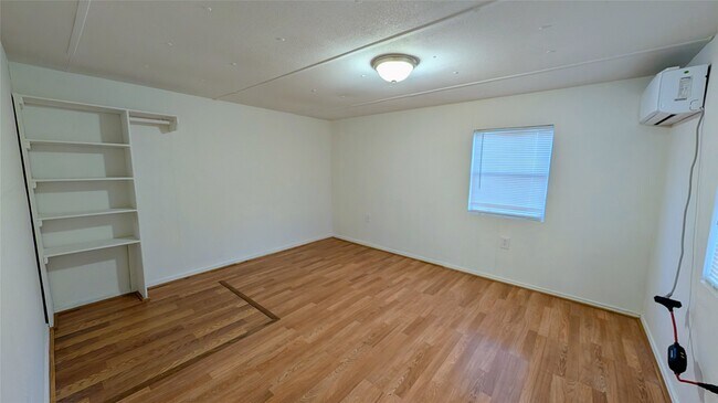 Foto del edificio - 6621 W Forest Rd