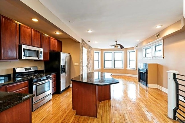 Building Photo - 6610 S Kenwood Ave