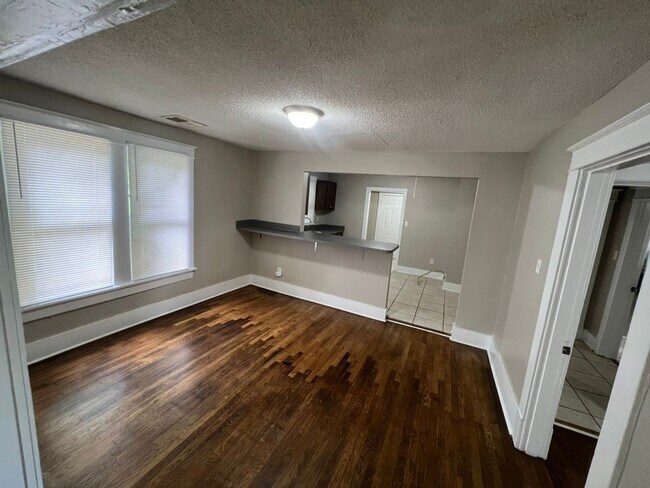 Building Photo - 477 Marianna St