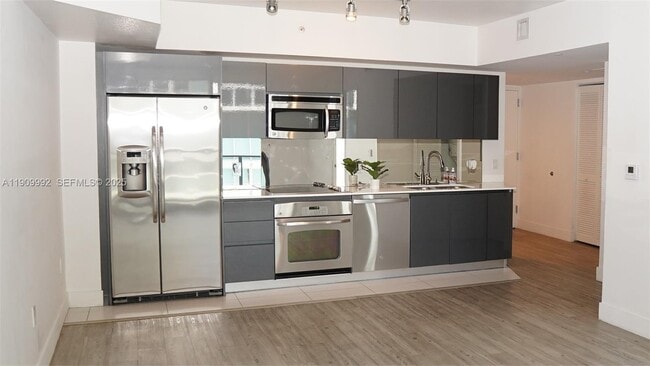 Building Photo - 31 SE 6th St