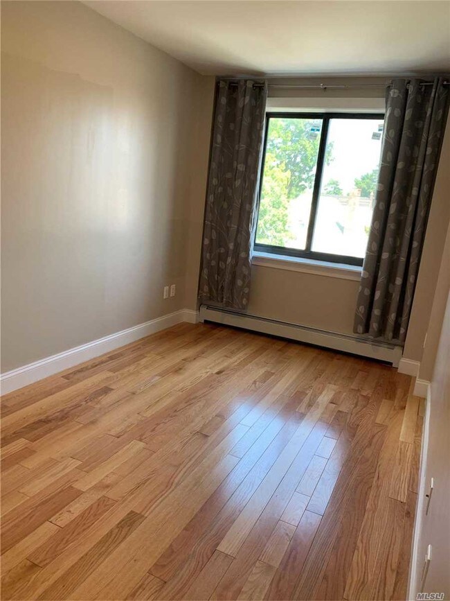 Foto del edificio - 42-32 147th St