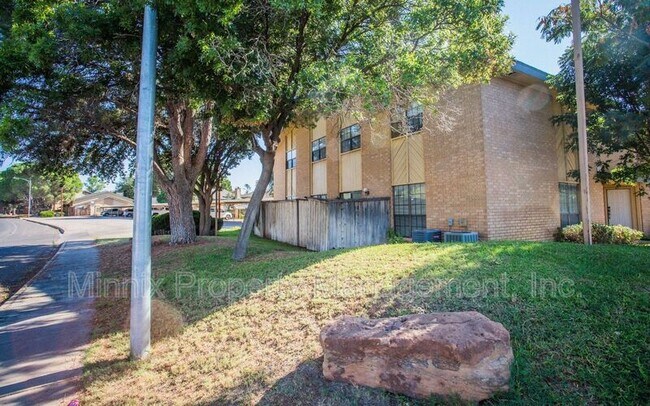 Foto del edificio - 4800 Oakwood Dr