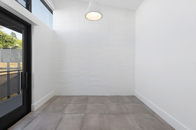 Building Photo - Cedros Gardens