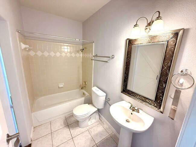 Building Photo - **APPLICATION RECEIVED** AVAILABLE NOW! 2-...