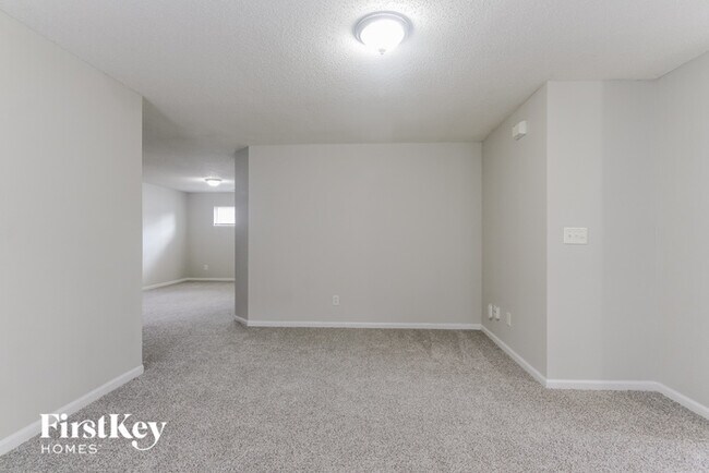 Foto del edificio - 1673 Blue Lake Dr