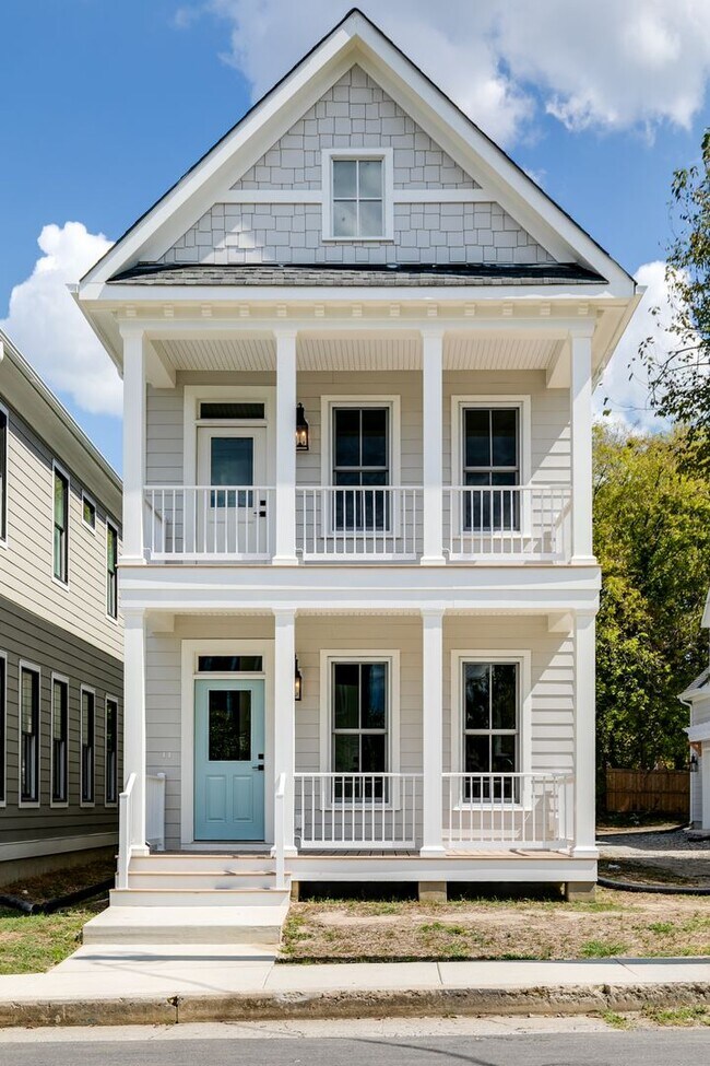 Building Photo - 961 Pink St