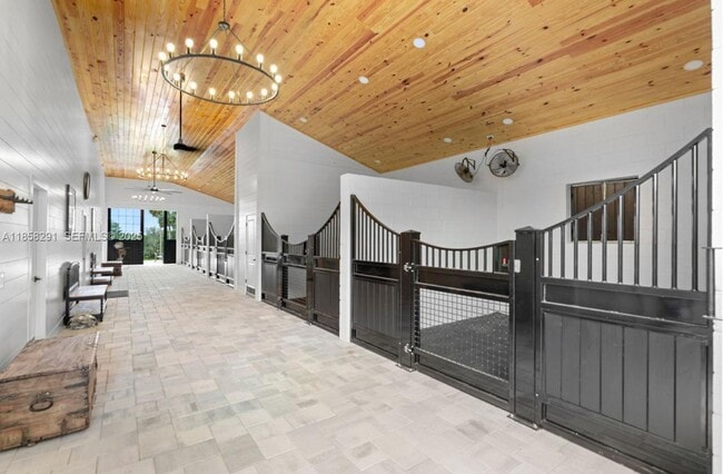 Building Photo - 20925 NW 100th Avenue Rd