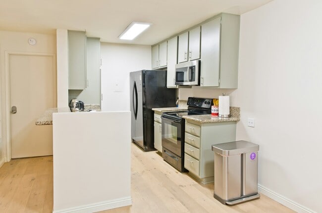 Foto del edificio - 5460 White Oak Ave