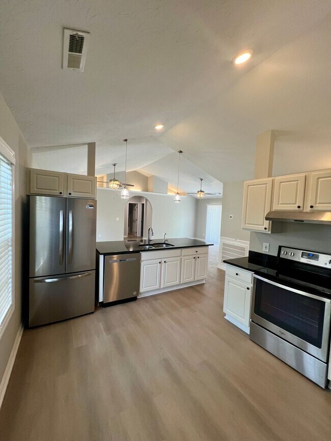 Building Photo - SUNCOURT VILLAS