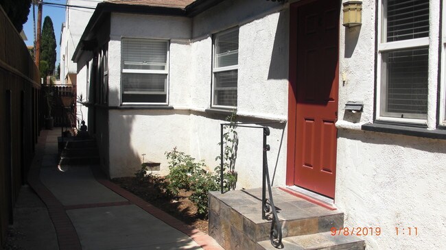 Building Photo - 2121 Oak St