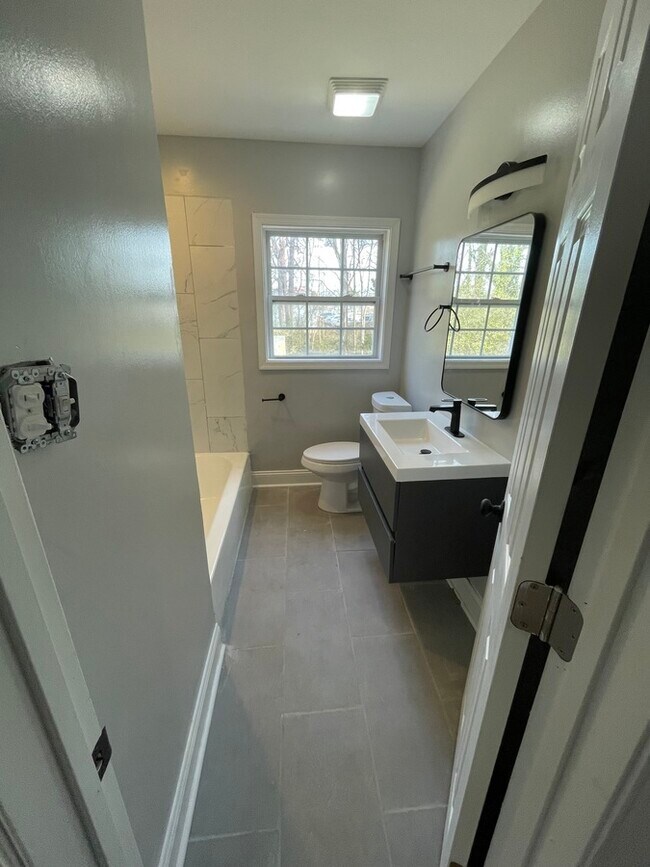 Building Photo - 506 Highland Dr