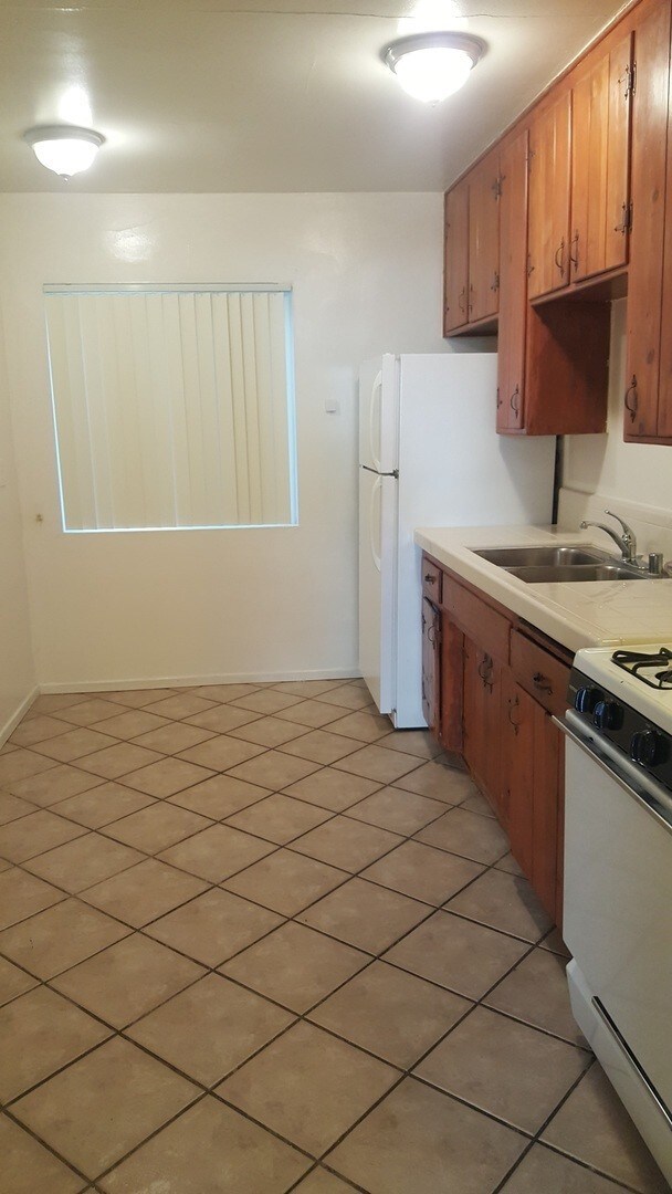 Building Photo - AFFORDABLE 2BR/1BA unit in La Mesa
