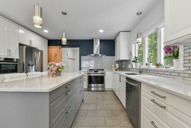 Building Photo - 10 Farrow St