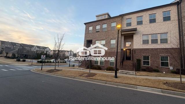 Building Photo - 328 Commons Ave