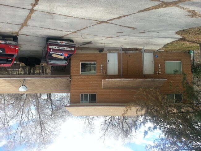 Foto del edificio - 7592-7594 Husky Duplex