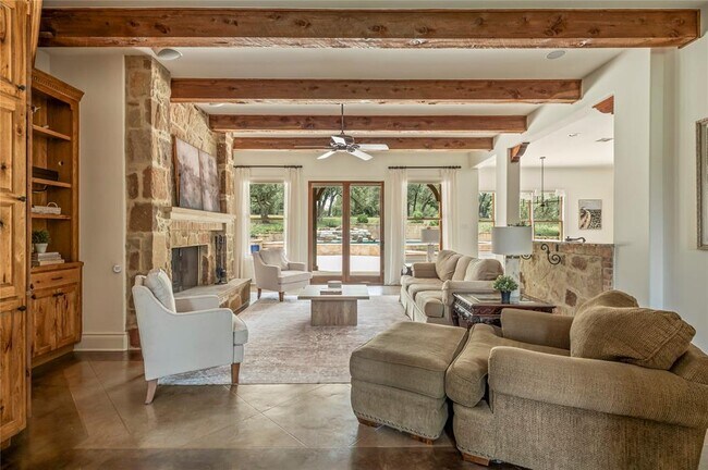 Building Photo - 571 Polo Club Dr