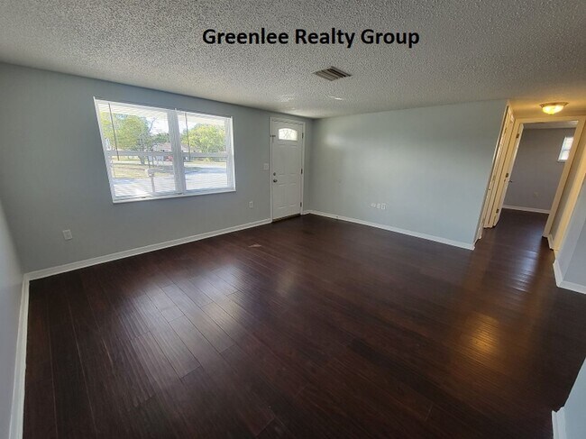 Building Photo - Beautiful Updated 2 Bed/1Bath Home in Port...