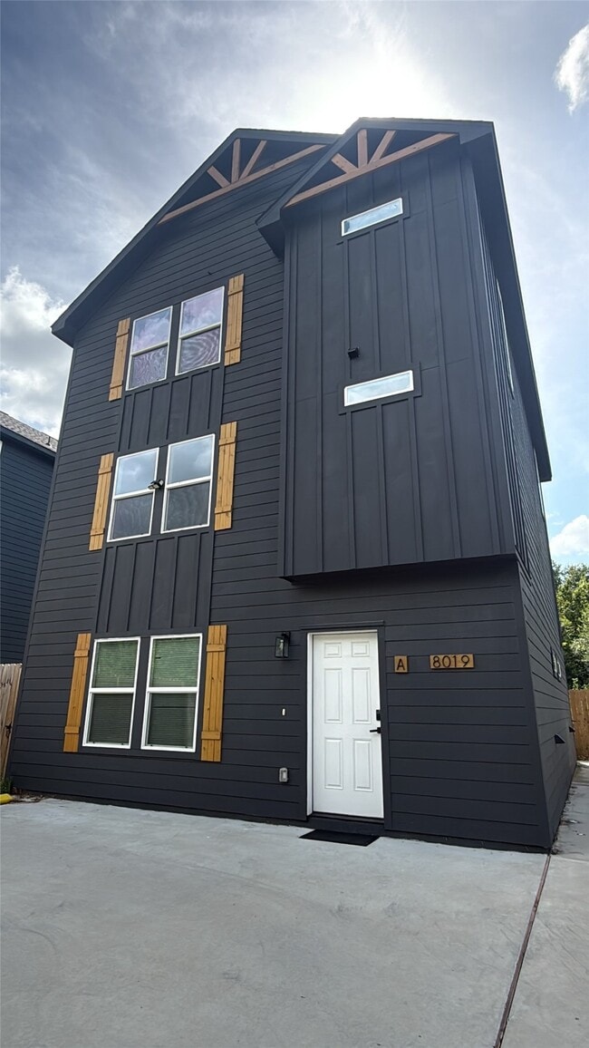 Building Photo - 8019 Birmingham St