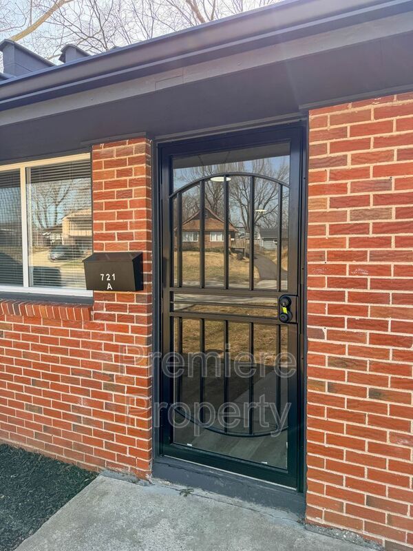 Foto del edificio - 721 E College St