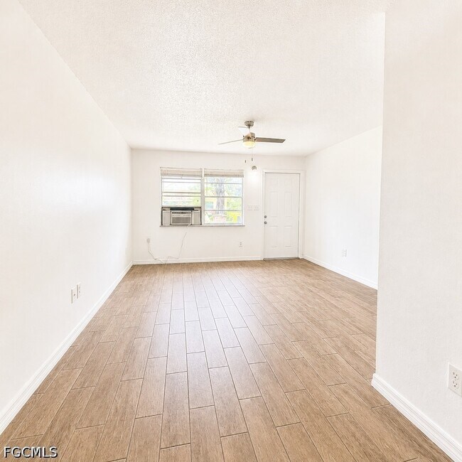 Foto del edificio - 723 Burdick Ave