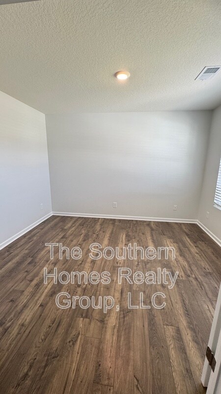 Building Photo - 164 Crescent Cir