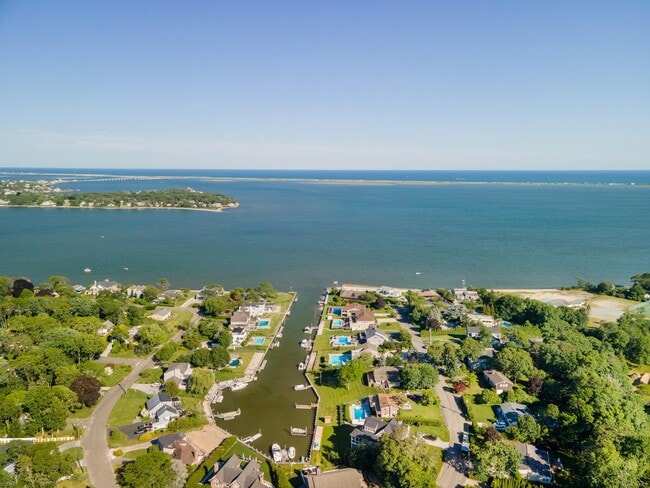 Building Photo - 71 Romana Dr